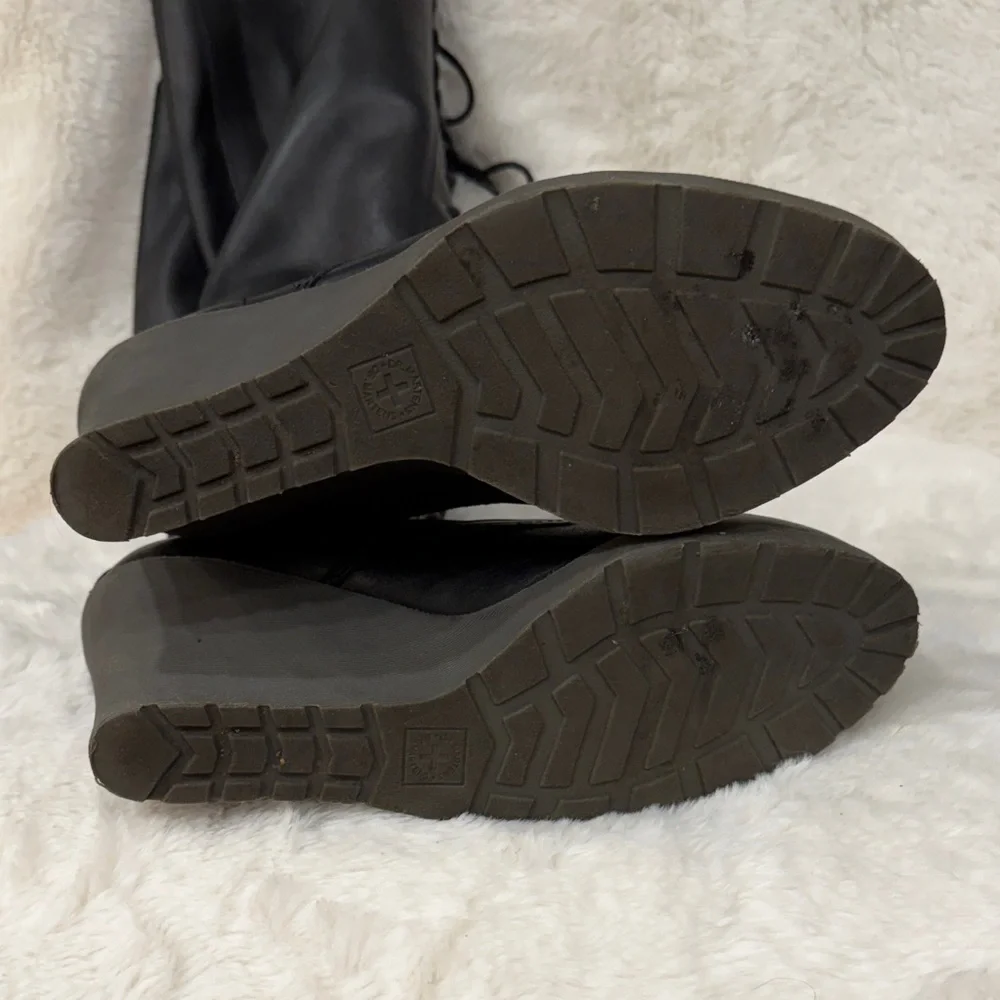 Dr. Martens Black Lace-Up Boots - Picture 5 of 6